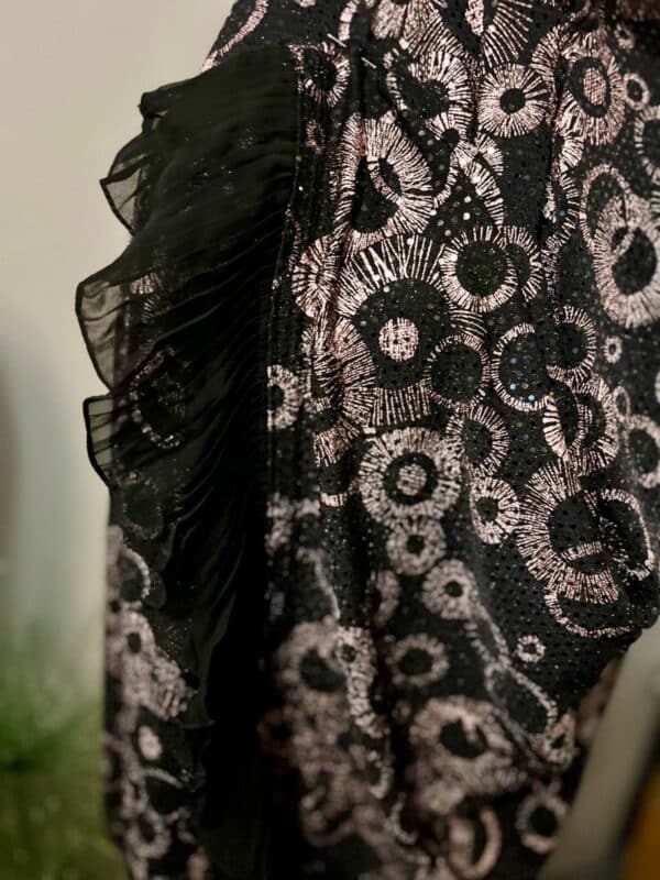 Voile Sonia en dentelle décalée rose noir et mousseline plissée – Image 2