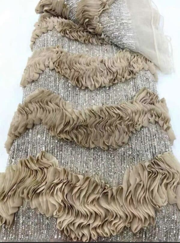 Magnifique tissus-Boubou Perlage en tuile fond blanc motif beige blanc 5 yards
