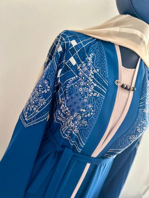 Abaya kimono Bousso bleu beige perle de cristal – Image 3