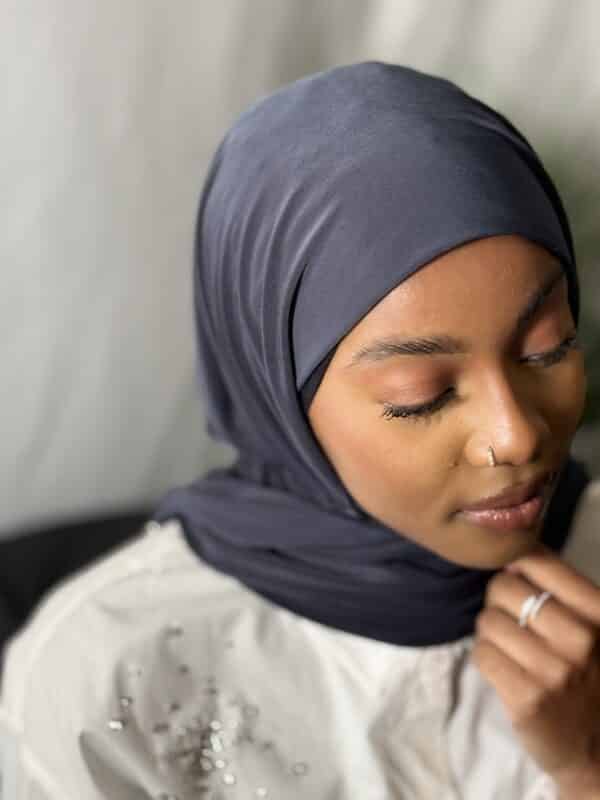 Hijab Imane bleu profond en pur jersey premium – Image 2