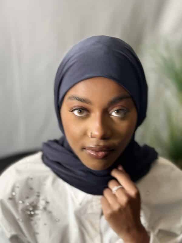 Hijab Imane bleu profond en pur jersey premium