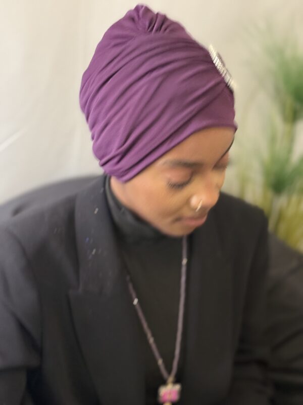 Turban Eve prune boucle argent – Image 2