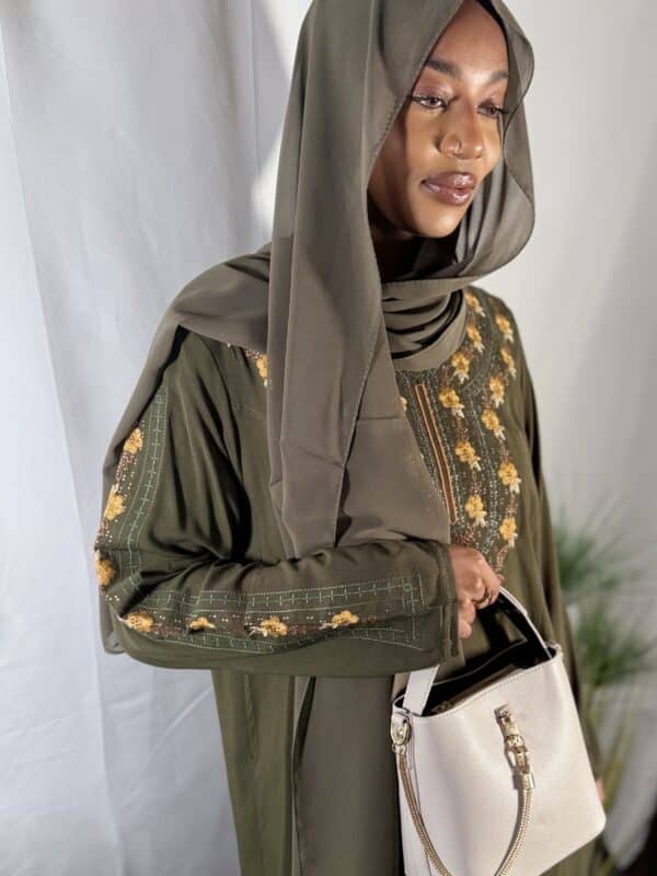 Robe coton brodée Nafissa vert-olive – Image 3