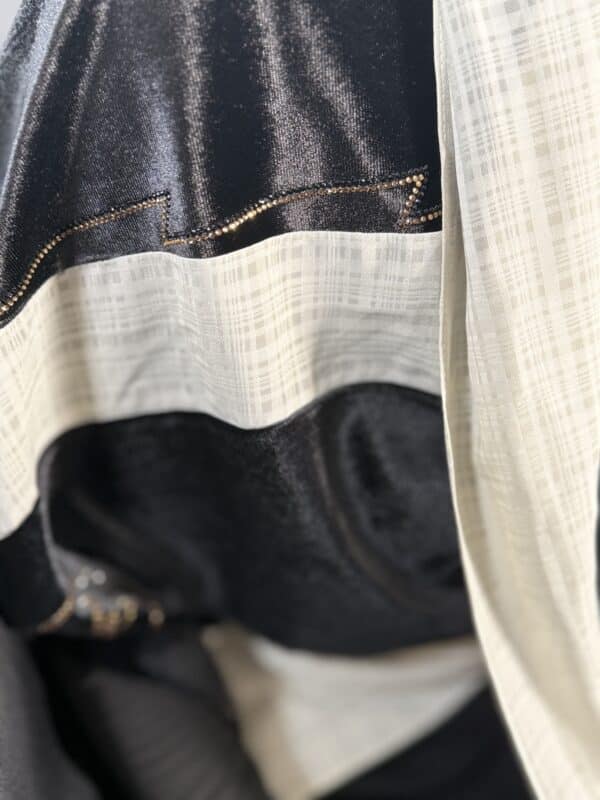 Voile Nour bicolore en velours noir et cachemire beige clair – Image 3