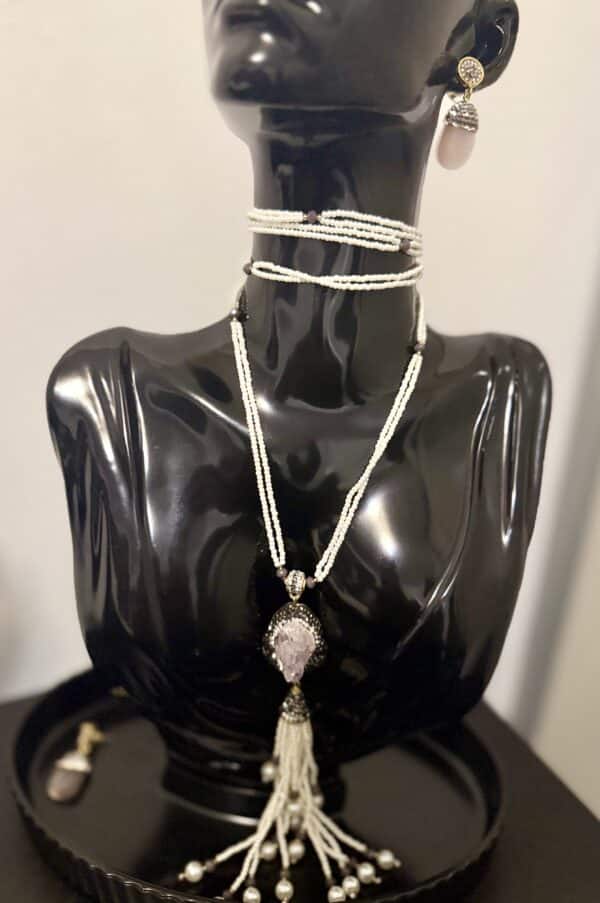 Ensemble collier de luxe en perles fines nacré et cristal pet modèle