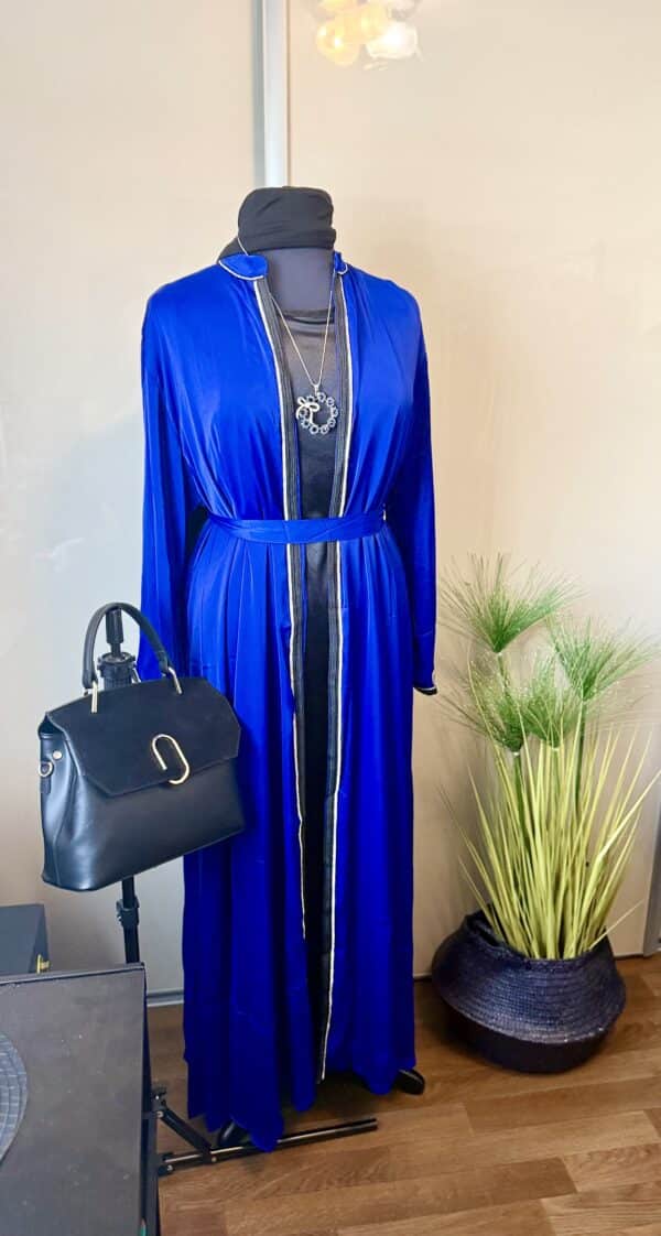 Abaya Kimono satinée Aziza bleu roi & noir