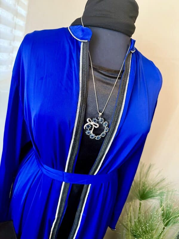 Abaya Kimono satinée Aziza bleu roi & noir – Image 2