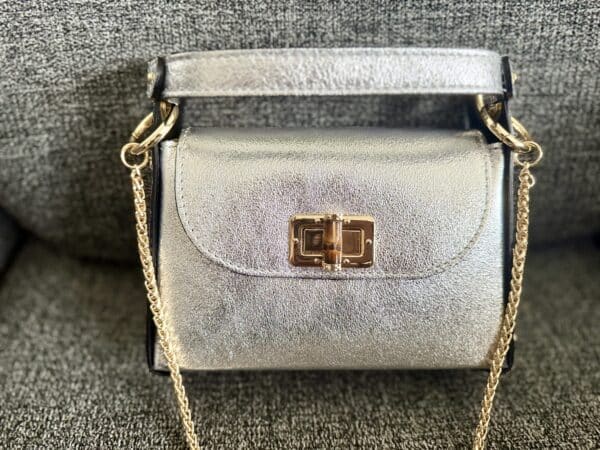 Sac argenté en cuir métallisé – Image 3