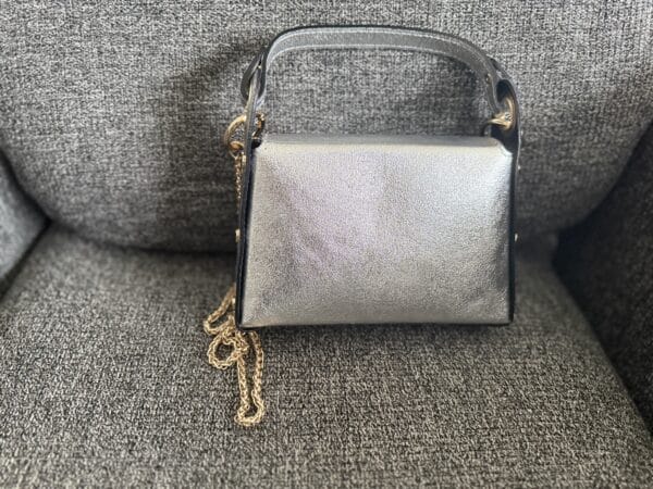 Sac argenté en cuir métallisé – Image 4