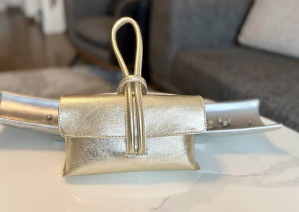 Pochette dorée véritable cuir