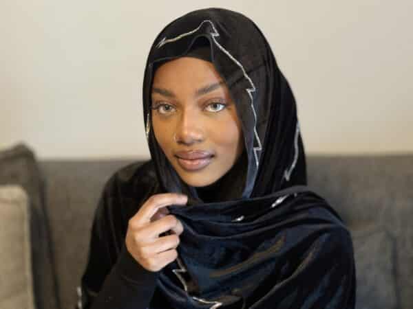 Voile Yasmine en velours soyeux noir