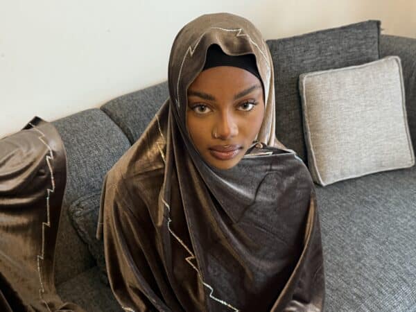 Voile Yasmine en velours soyeux marron tabac – Image 3