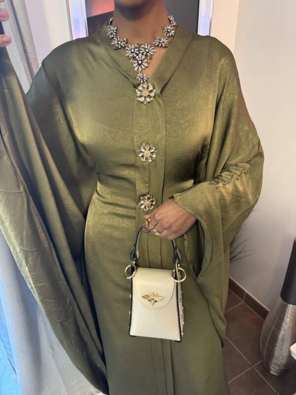 Abaya Sarah satinée vert-olive – Image 2