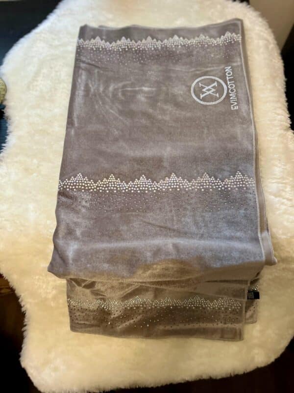 Voile Yasmine en velours gris rosé – Image 2
