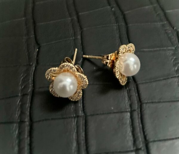 Boucles fleur or et perle nacrée-stainless-steel – Image 3
